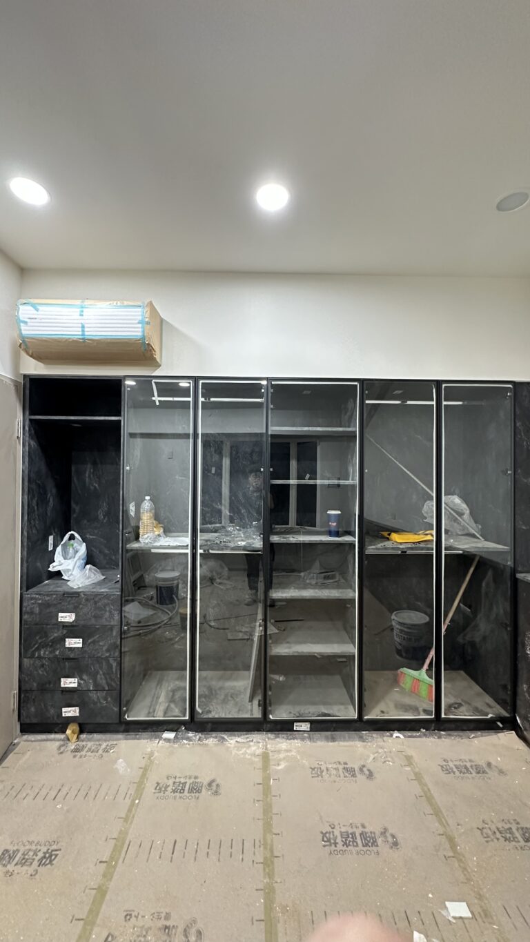 窗台書桌、玻璃門展示櫃L7321