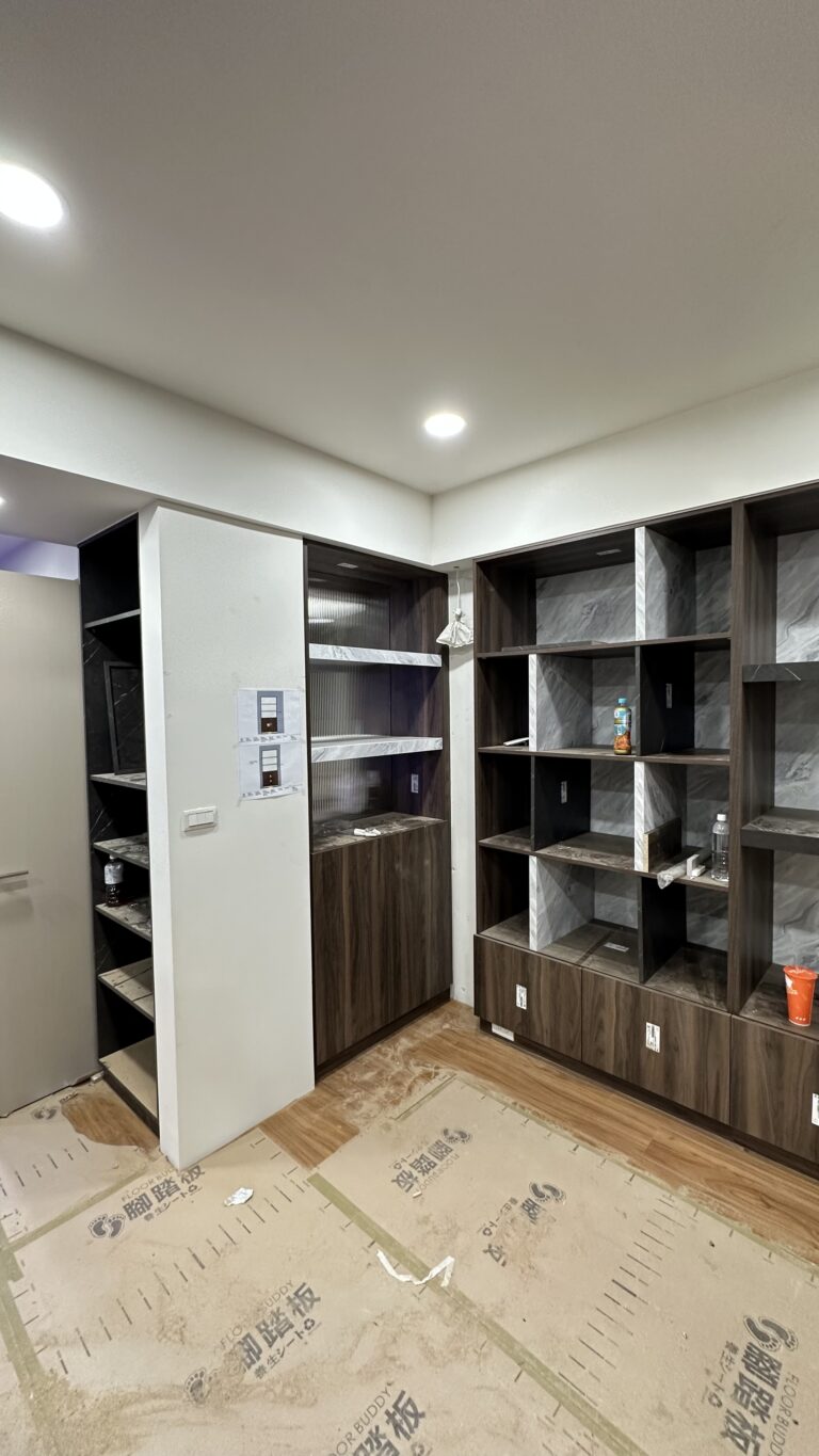 窗台、格子展示櫃、層架L8079+L8040